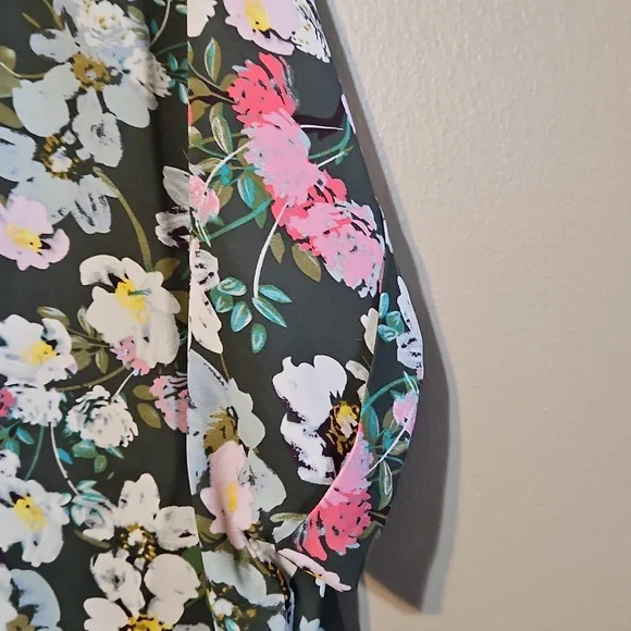 CAbi Replay Spring 2025 Floral Blouse - Picture 8 of 13